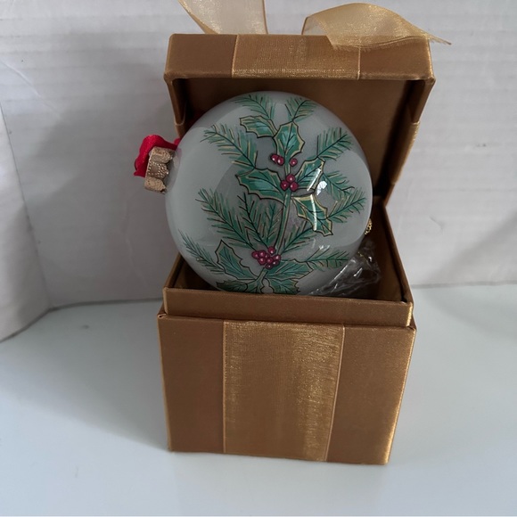 Christmas Tree Ornament CARDINALS Blown Glass Hand Blown INSIDE-Painted/gift box - Picture 5 of 14